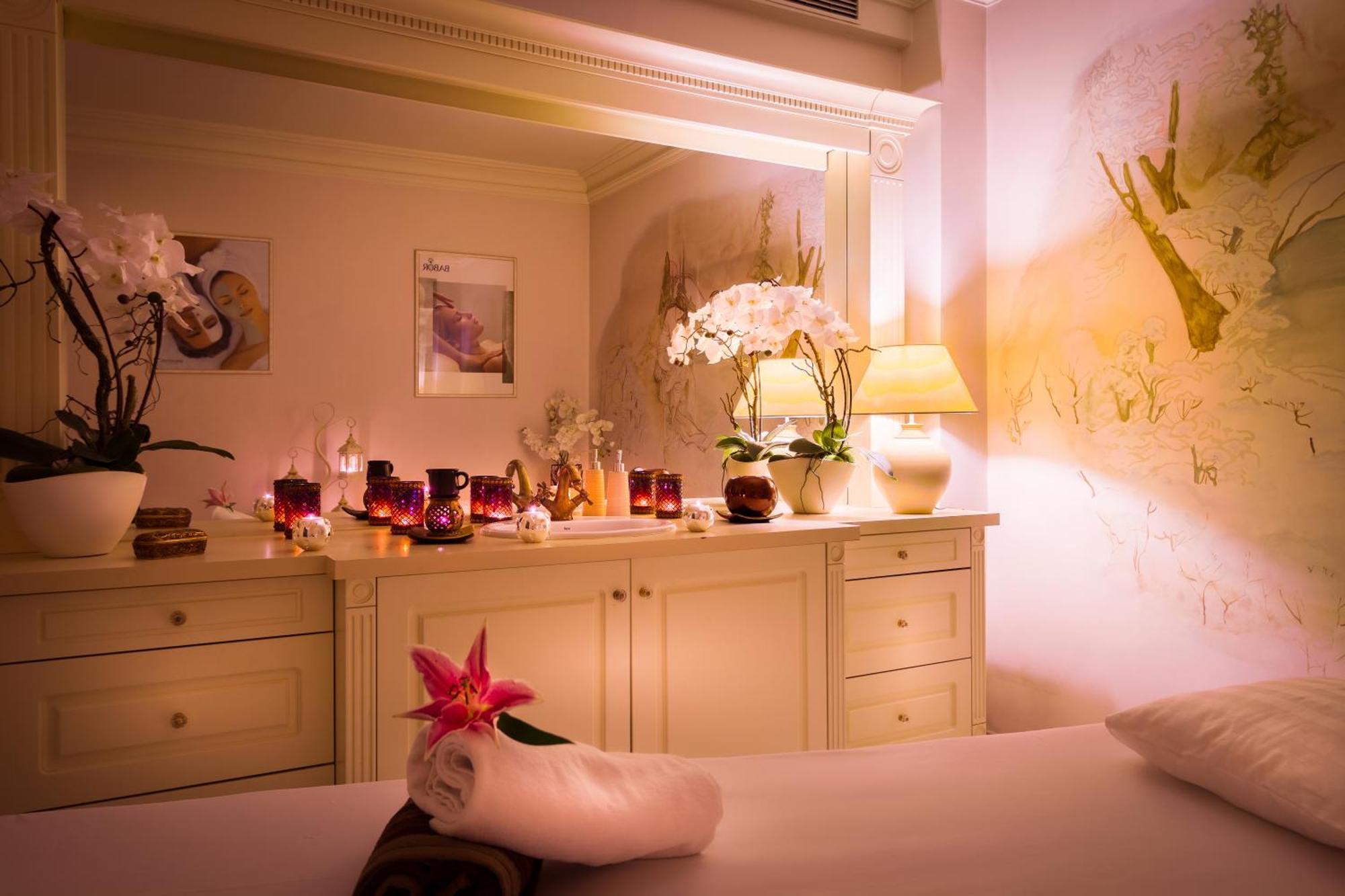 Palacyk Otrebusy Business & Spa エクステリア 写真